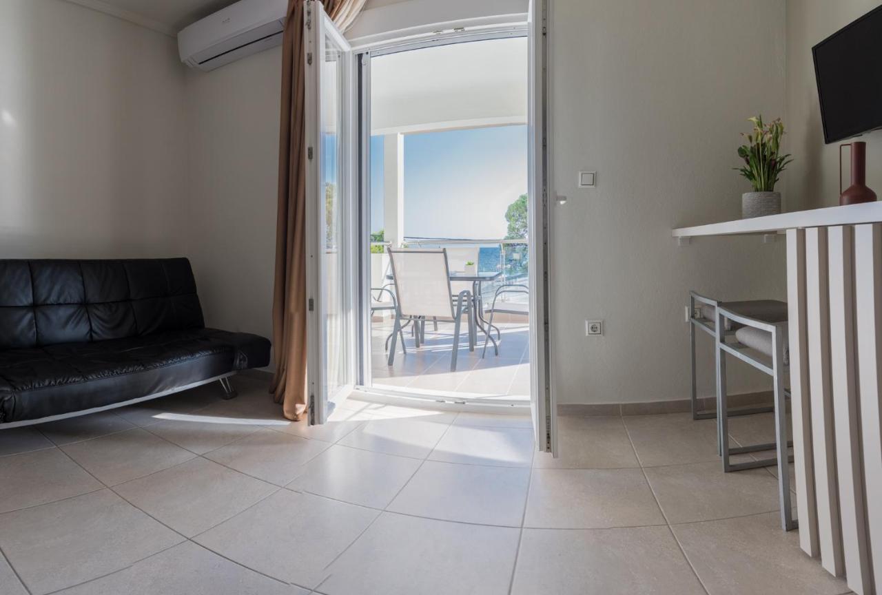 Vertigo Seaside Apartments Nikiti  Exterior photo