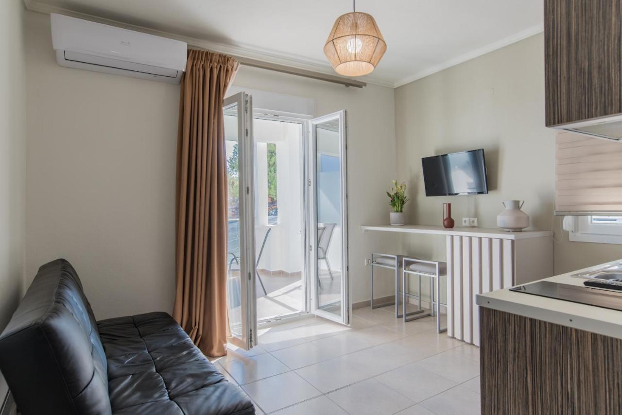 Vertigo Seaside Apartments Nikiti  Exterior photo